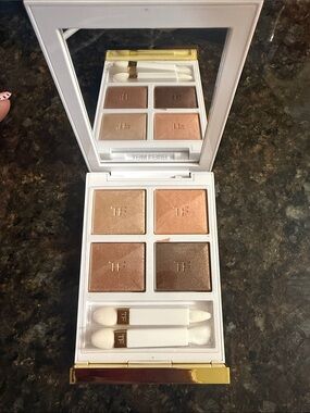 Tom Ford Shimmery Neutral Eyeshadow Quad - Champagne, Peach, Bronze & Deep Brown